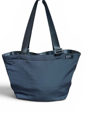 lululemon clean lines tote bag CAKE WHITE  L/UNIFORM Lululemon x Madhappy Clean lines